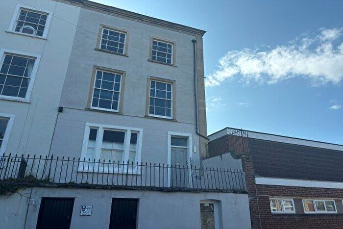 3 Bedroom Flat To Rent In Flat, Clifton Park Road, Bristol, BS8