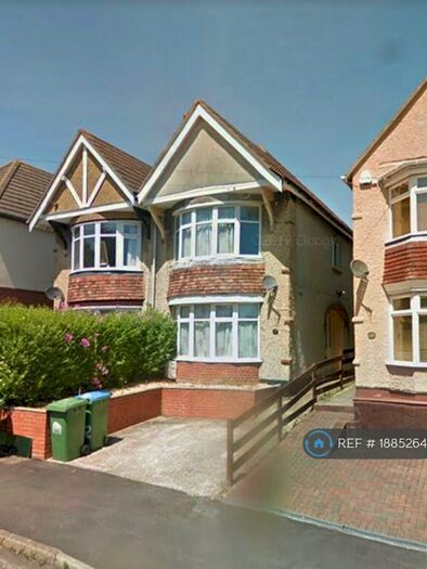 4 Bedroom Semi-Detached House To Rent In Broadlands Road, Southampton, SO17
