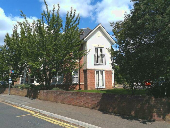 2 Bedroom Flat For Sale In Charminster Avenue, Bournemouth, BH9