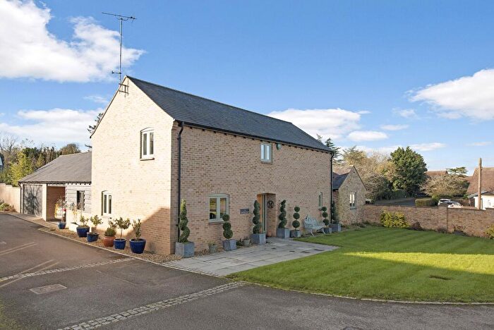 5 Bedroom Detached House For Sale In Lion Farm Court, Abbotsley, St Neots, Cambs, PE19