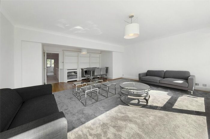 3 Bedroom Flat To Rent In St James's Square, St. James's, London, SW1Y
