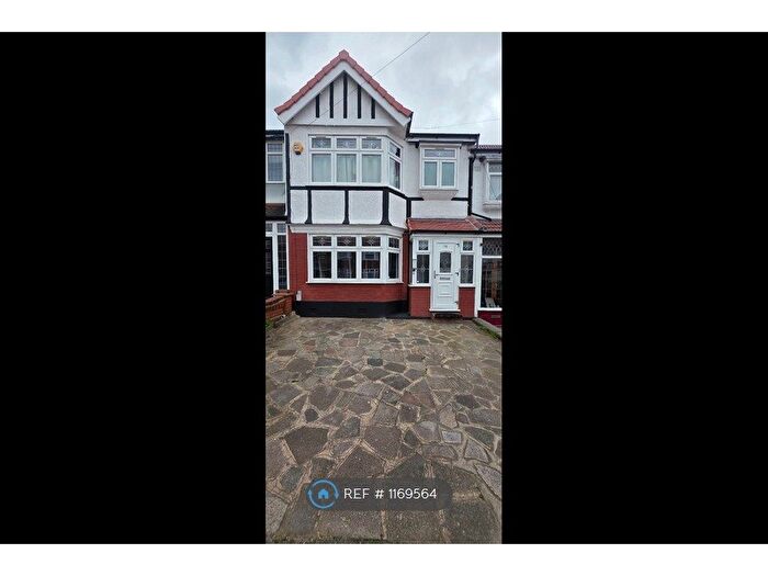 3 Bedroom Terraced House To Rent In Joydon Drive, Romford, RM6