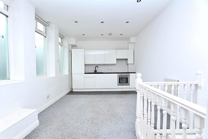 1 Bedroom Flat To Rent In King Henrys Walk, London, N1