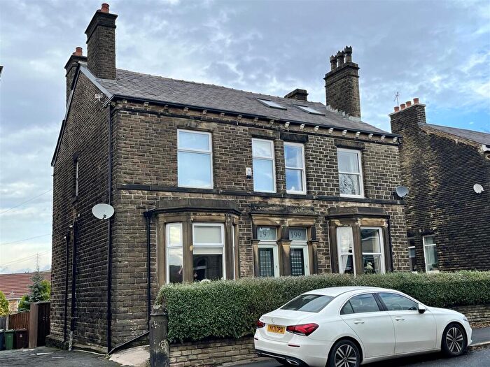 3 Bedroom Semi-Detached House For Sale In Huddersfield Road, Stalybridge, SK15