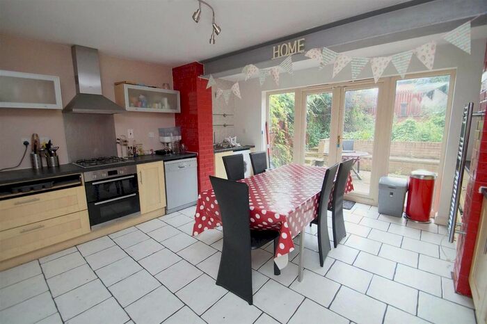 4 Bedroom Town House To Rent In Raynville Way, Leeds, LS12