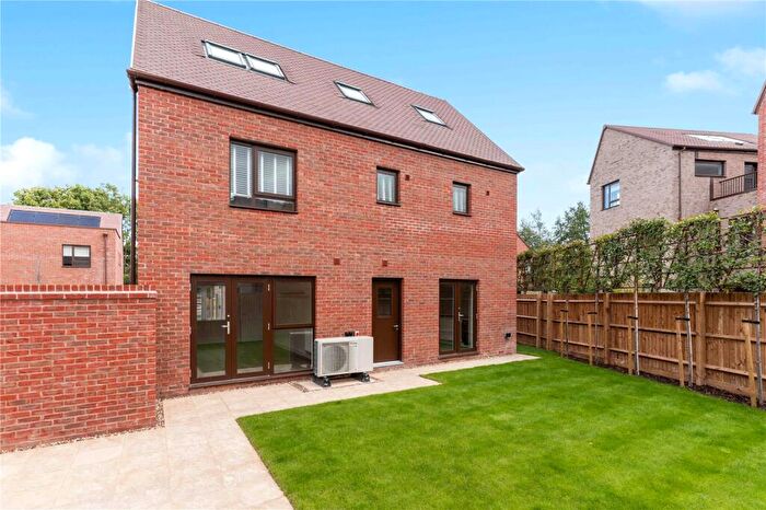 5 Bedroom Detached House For Sale In Cambridge Road, Cambridge, CB3