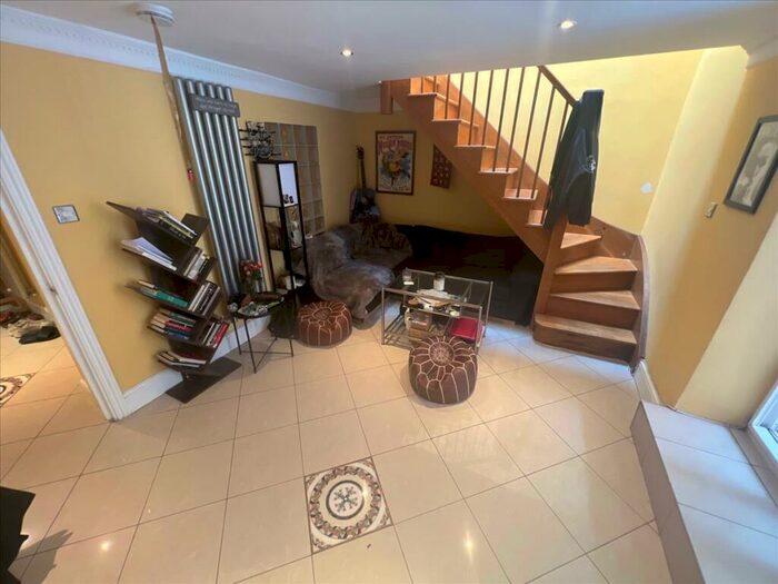 1 Bedroom Flat To Rent In Caledonian Road, London, N1