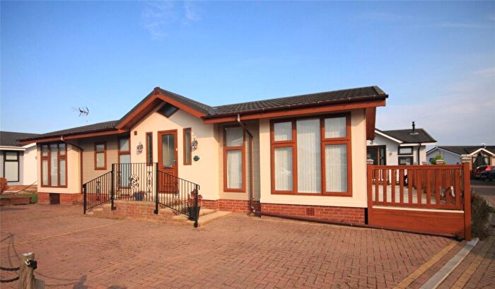 2 Bedroom Detached House For Sale In The Oaks, Hayes Country Park, Battlesbridge, Wickford, SS11