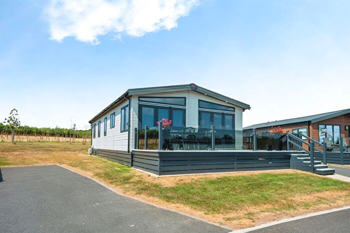 3 Bedroom Park Home For Sale In Deer View Field, Stanford Bishop, Worcester, WR6