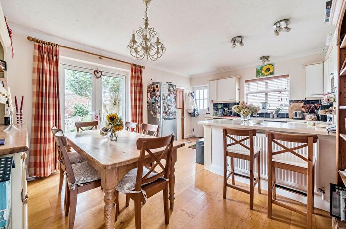 4 Bedroom Property For Sale In Orchard Avenue, Chichester, PO19