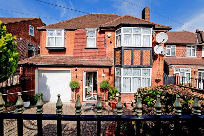5 Bedroom Detached House For Sale In Winchmore Hill Road, London, N14