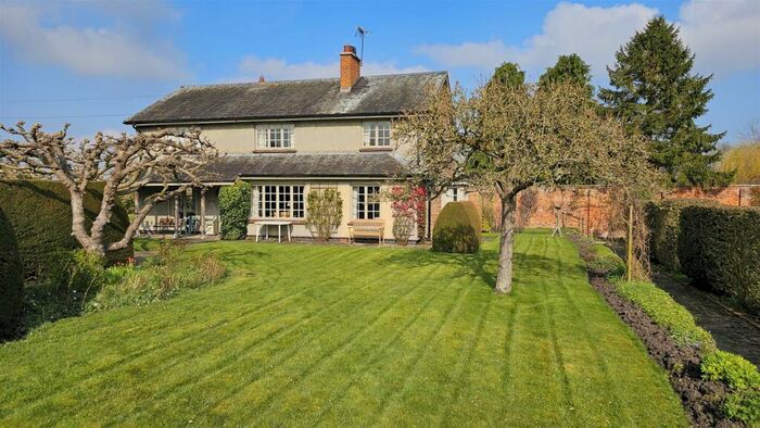 5 Bedroom Detached House For Sale In Sutton Lane, Elton, NG13