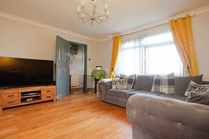 3 Bedroom End Of Terrace House For Sale In Abbots Way, Ulceby, DN39
