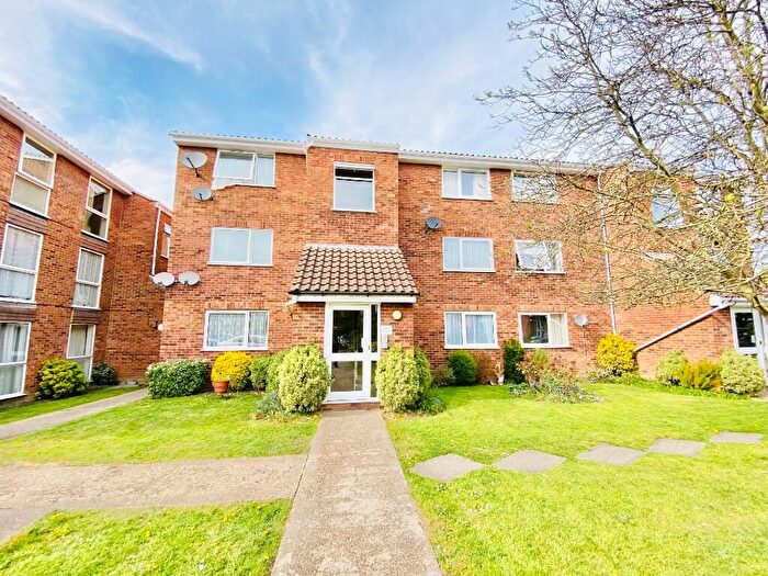 1 Bedroom Flat To Rent In Shurland Avenue, Barnet, Herts, EN4