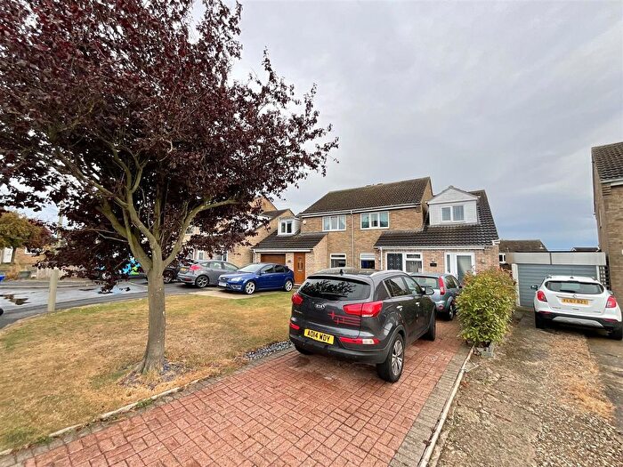 4 Bedroom Semi-Detached House For Sale In Southwold Crescent, Eastfield, YO11
