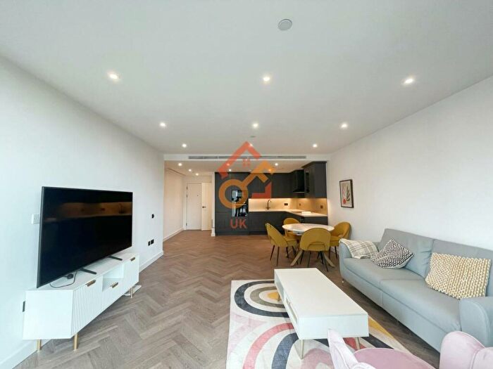 2 Bedroom Flat To Rent In Merino Gardens, London, E1W