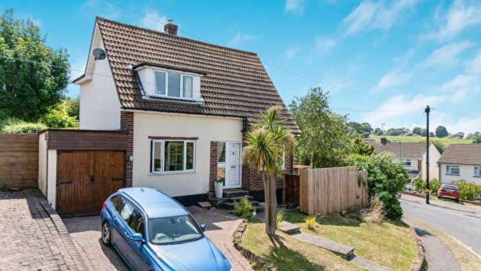 2 Bedroom Detached House For Sale In Love Lane, Rayleigh, SS6