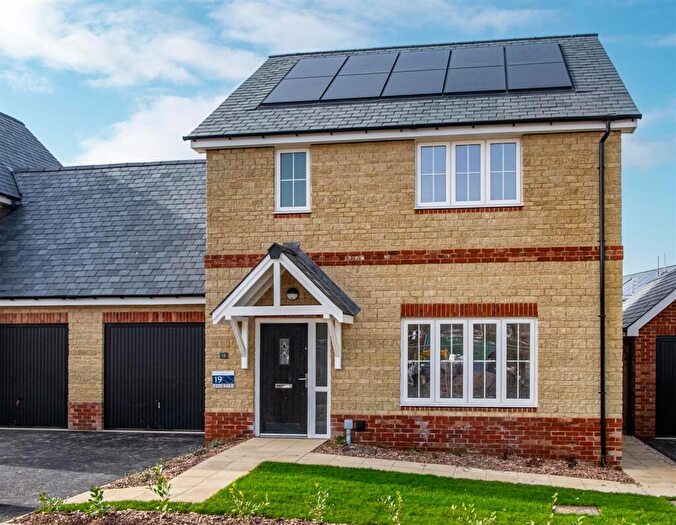 3 Bedroom Detached House For Sale In Godshill Village, PO38