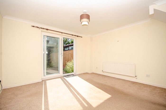 2 Bedroom Semi-Detached House For Sale In Unwin Close, Southampton, SO19