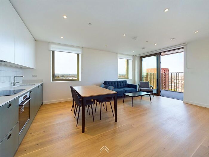 2 Bedroom Flat To Rent In Ferry Island, London, N17