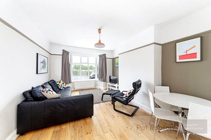 2 Bedroom Apartment To Rent In Moorfield, High West Jesmond, Newcastle Upon Tyne, NE2