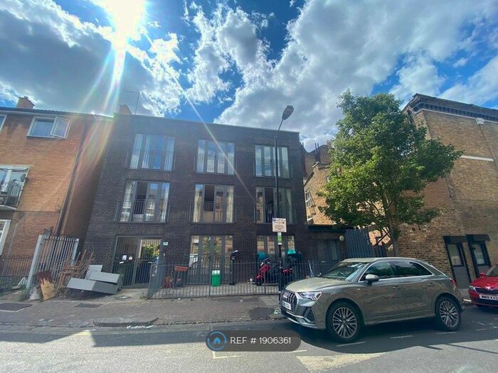 2 Bedroom Flat To Rent In Shenley Road, London, SE5