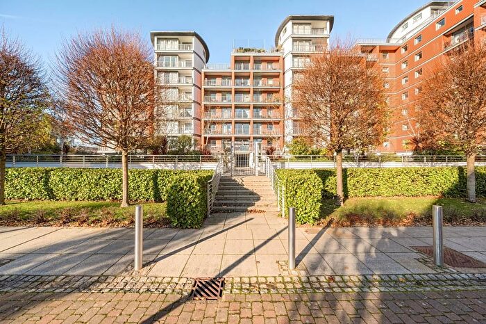 2 Bedroom Flat To Rent In Holland Gardens, Brentford, TW8