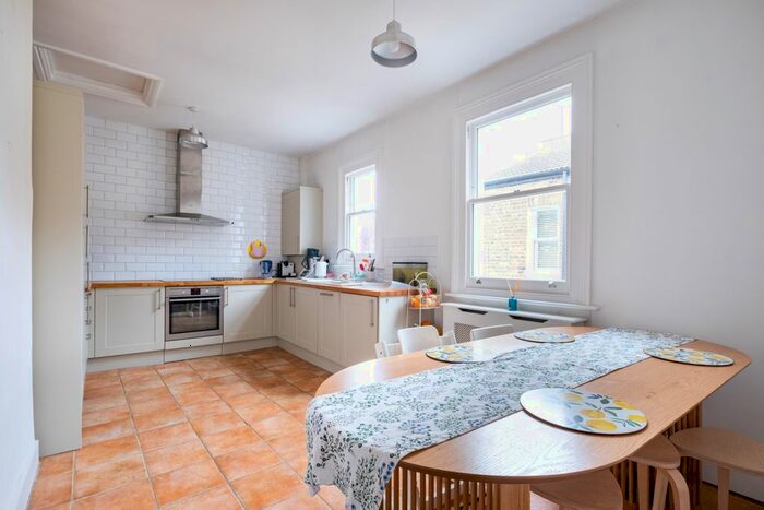 2 Bedroom Maisonette To Rent In Wardo Avenue, London, SW6