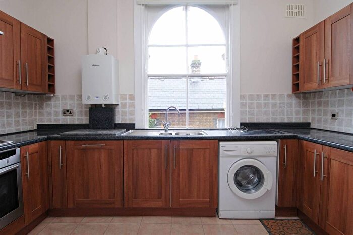3 Bedroom Flat To Rent In Nightingale Lane, Nightingale Triangle, London, SW12