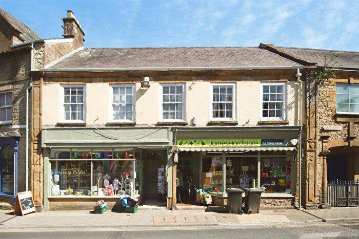 2 Bedroom Flat For Sale In Market Street, Crewkerne, TA18