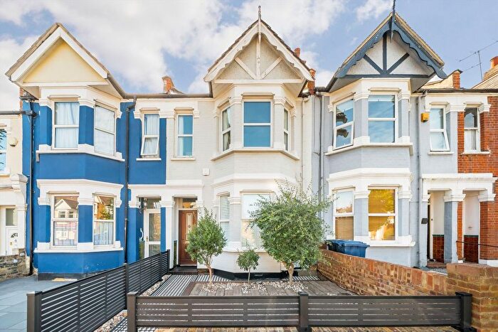 2 Bedroom Flat For Sale In Regina Road, West Ealing, W13