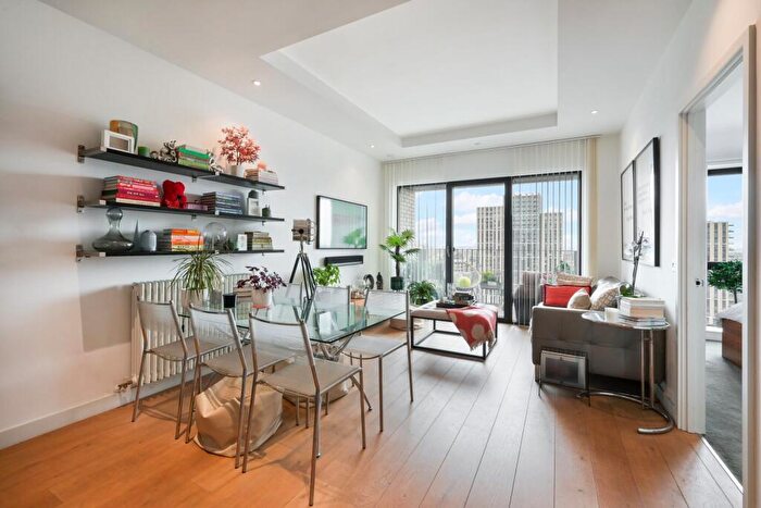 1 Bedroom Apartment For Sale In Grantham House, Botanic Square, London, E14