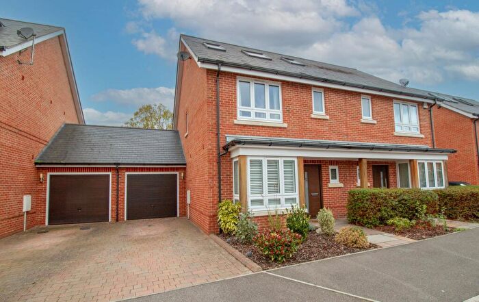 4 Bedroom Semi Detached House For Sale In Teaseltun, Fleet, GU51