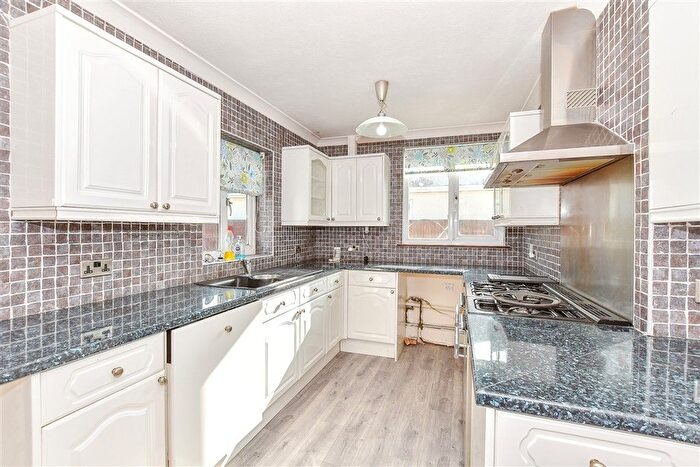 2 Bedroom Detached Bungalow For Sale In Dungeness Road, Lydd, New Romney, Kent, TN29