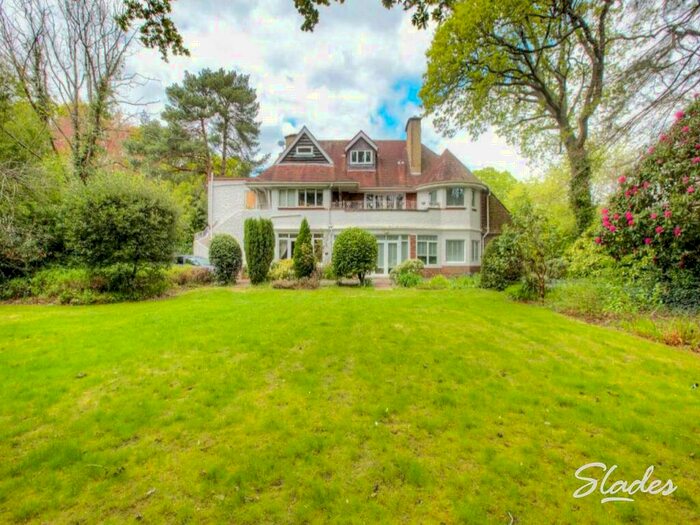 3 Bedroom Flat To Rent In East Avenue, Bournemouth, Dorset, BH3