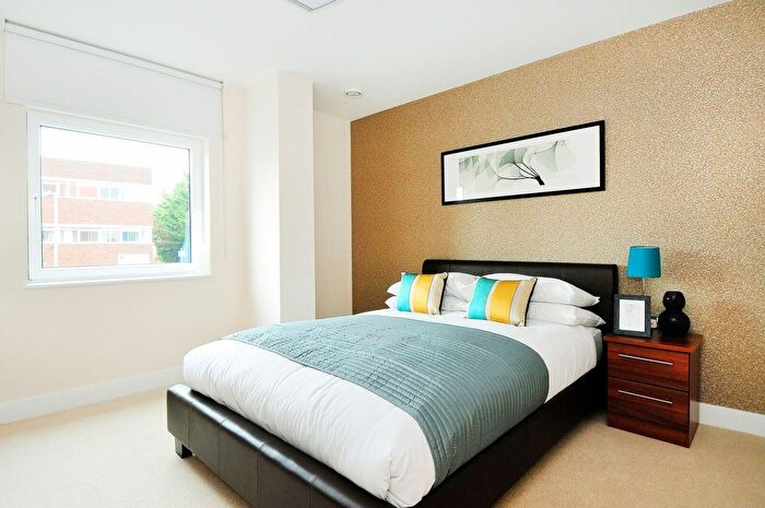 2 Bedroom Flat To Rent In The Green, Southall, UB2