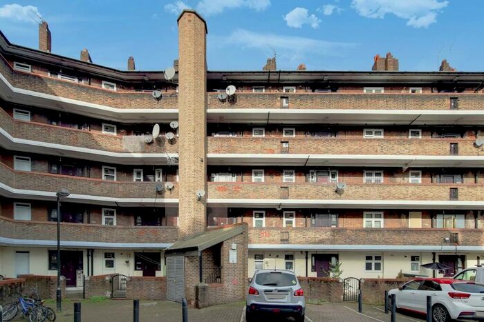 2 Bedroom Flat To Rent In Bowling Green Street, Vauxhall, London, SE11