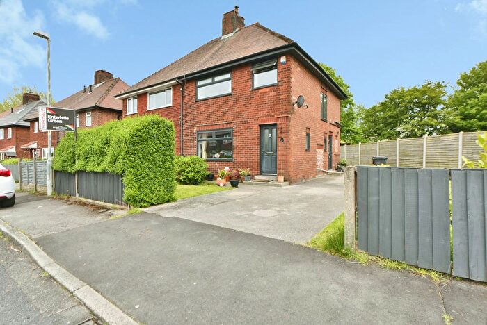 3 Bedroom Semi-Detached House For Sale In Albert Road, Leyland, Lancashire, PR25