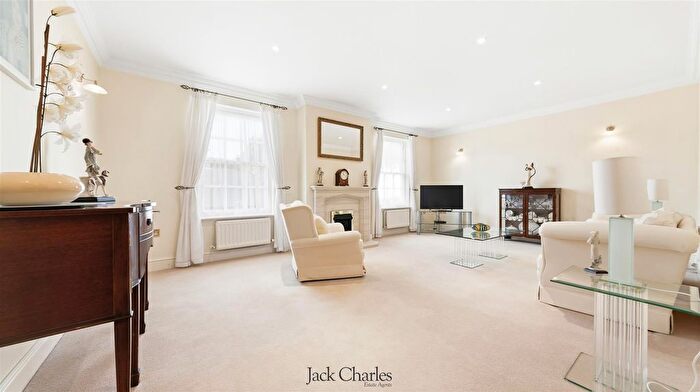 2 Bedroom Flat For Sale In The Old Saw Mill, Long Mill Lane, St Marys Platt, Sevenoaks, TN15