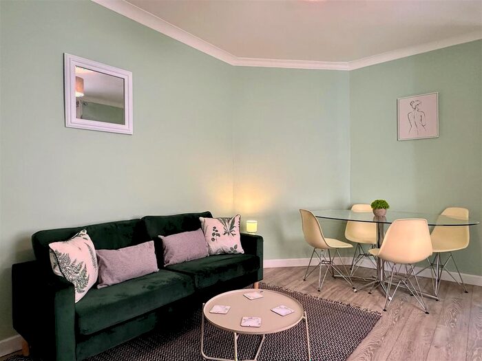 2 Bedroom Flat To Rent In Beechwood Road, Uplands, Swansea, SA2