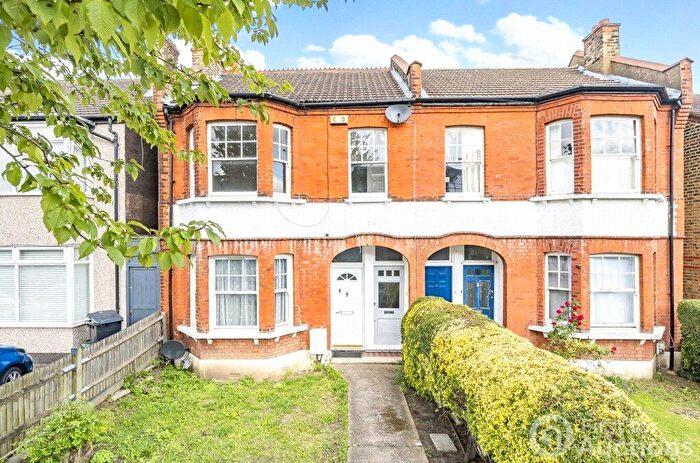 2 Bedroom Maisonette For Sale In Mackenzie Road, Beckenham, BR3