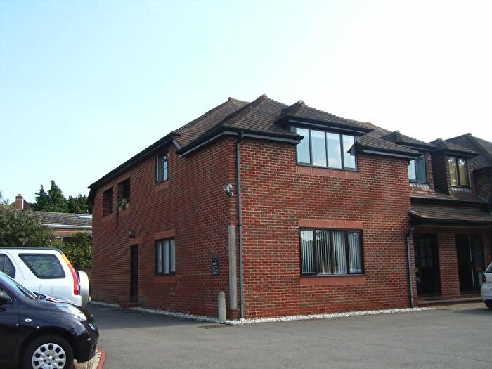 1 Bedroom Flat To Rent In Ripley, Surrey, GU23