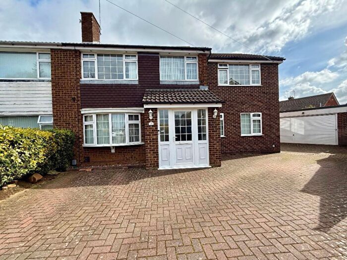 4 Bedroom Semi-Detached House For Sale In Ranock Close, Luton, LU3
