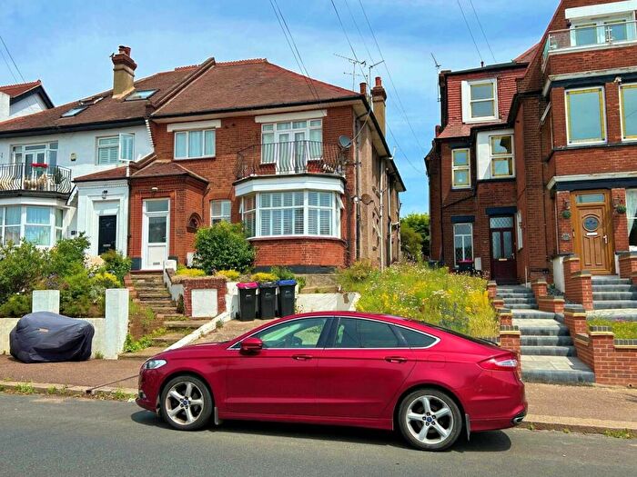 1 Bedroom Flat For Sale In Kings Road, Westcliff-On-Sea, SS0