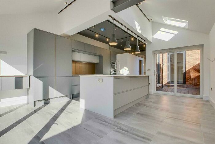 5 Bedroom End Of Terrace House To Rent In Cambridge Street, Wolverton, MK12