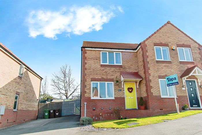 2 Bedroom Semi-Detached House For Sale In Wedgewood Way, Knottingley, WF11