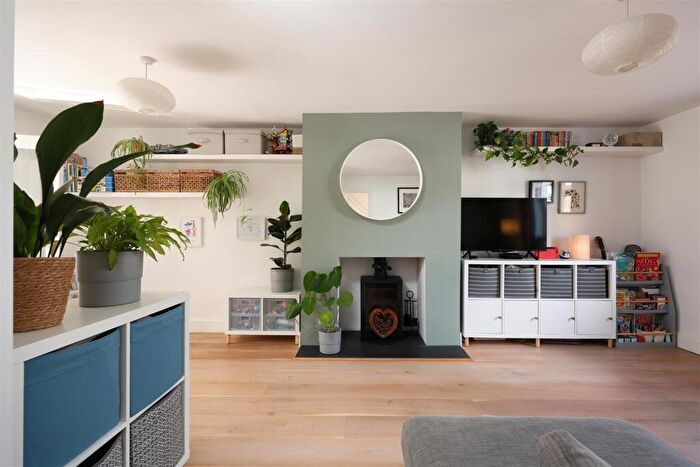 3 Bedroom Semi Detached House For Sale In White Lion Park, Malmesbury, Wiltshire, SN16