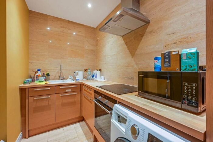 2 Bedroom Flat To Rent In Crutched Friars, City, London, EC3N