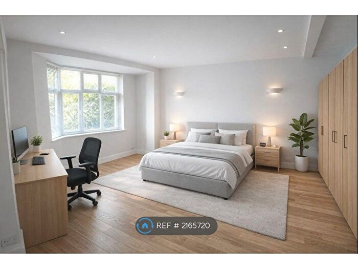 3 Bedroom Flat To Rent In Golders Rise, London, NW4