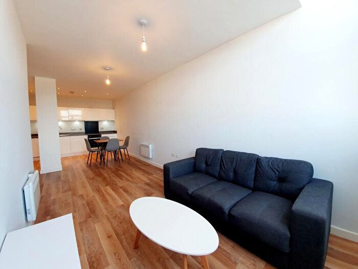 2 Bedroom Apartment To Rent In Tate House - New York Road Leeds, LS2